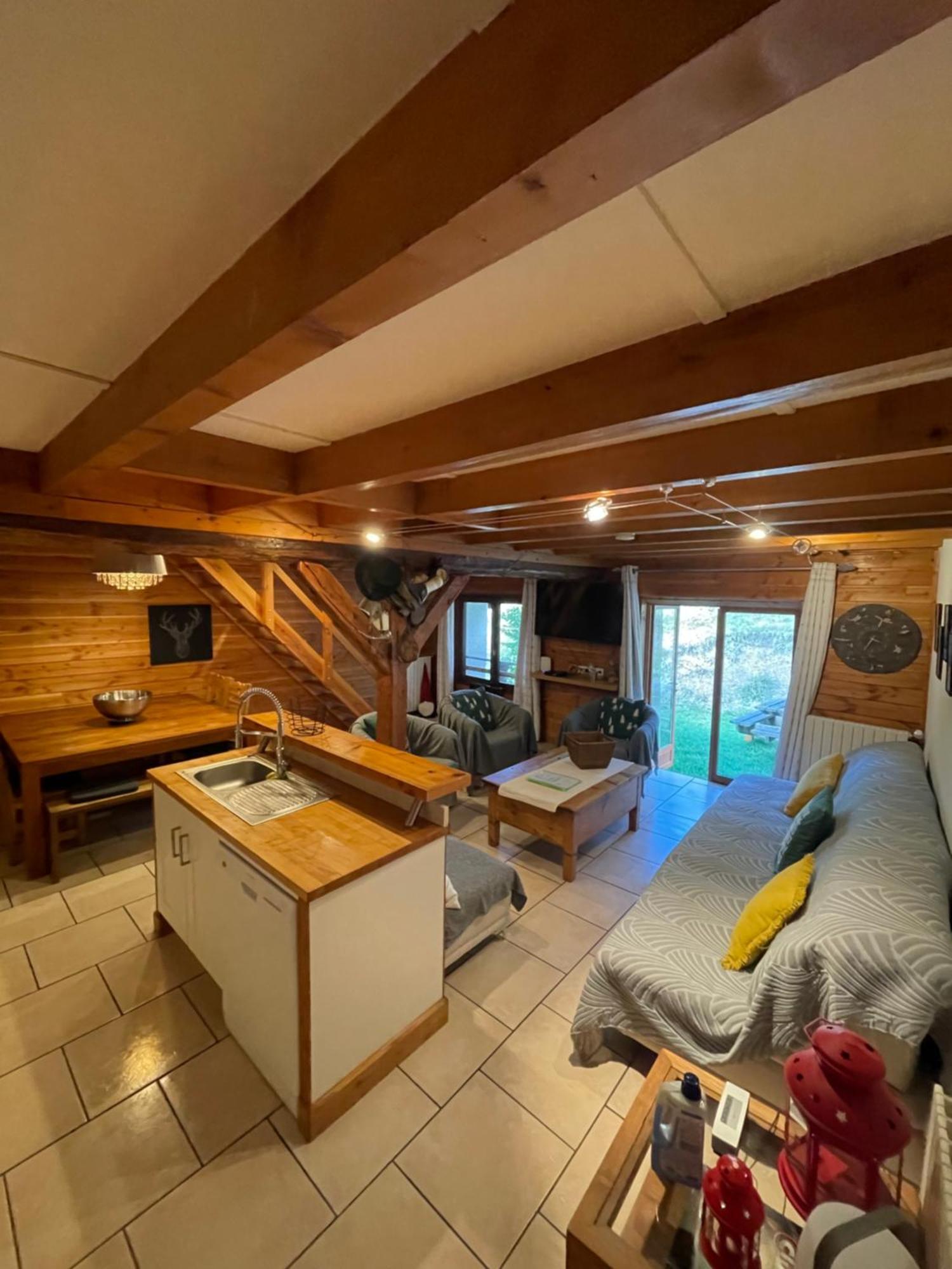 Le Chal Heureux Bel Appartement Dans Vieille Ferme De Montagne Renovee 莱索尔 外观 照片